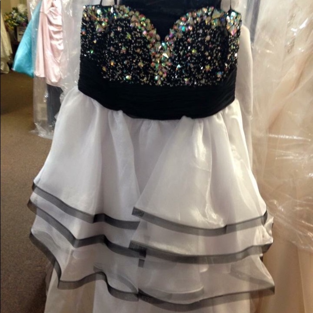 Short plus size 14-16 formal prom NWT blu& wht